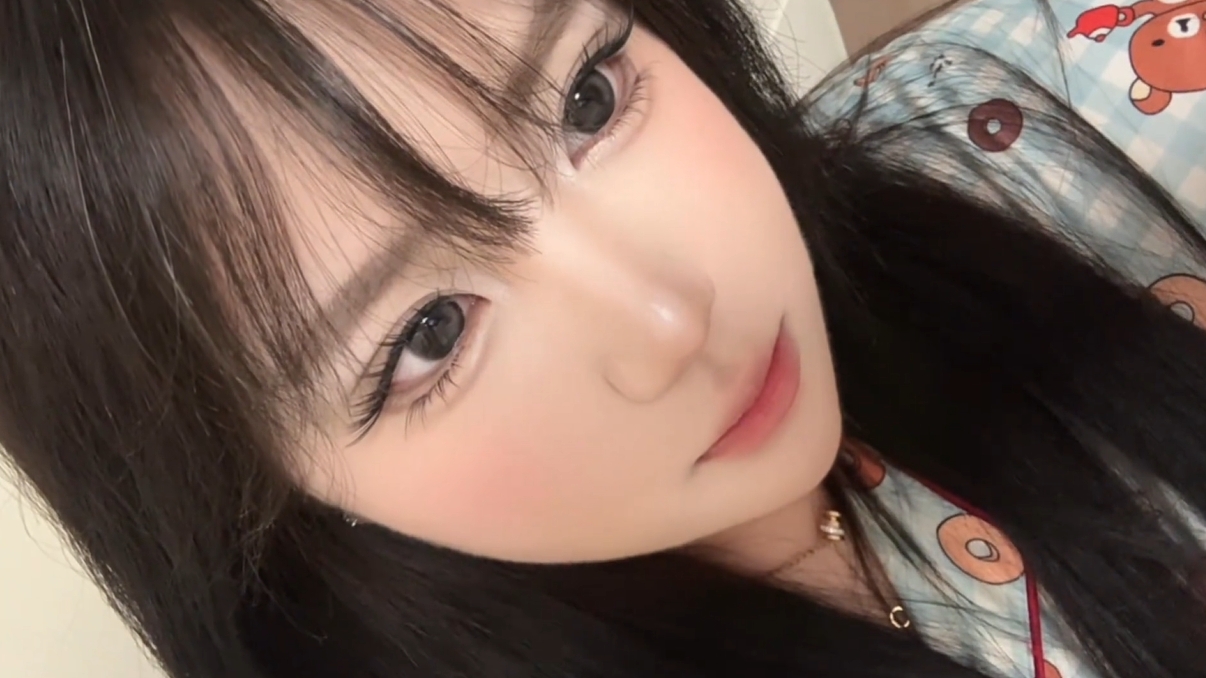 唉 我这么一颗软软的心 我们不要再博弈了好吗 我自始自终都不是想赢过你 我只是想让你再爱我一点而已